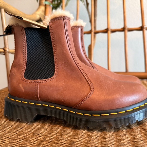 2976 LEONORE WOMEN'S FAUX FUR-LINED CHELSEA BOOTS, Size 6, NWT, Retail $180 - Picture 4 of 8